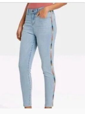 Knox Rose Light Blue High-Rise Skinny Jeans with Side Embroidery. Size 12